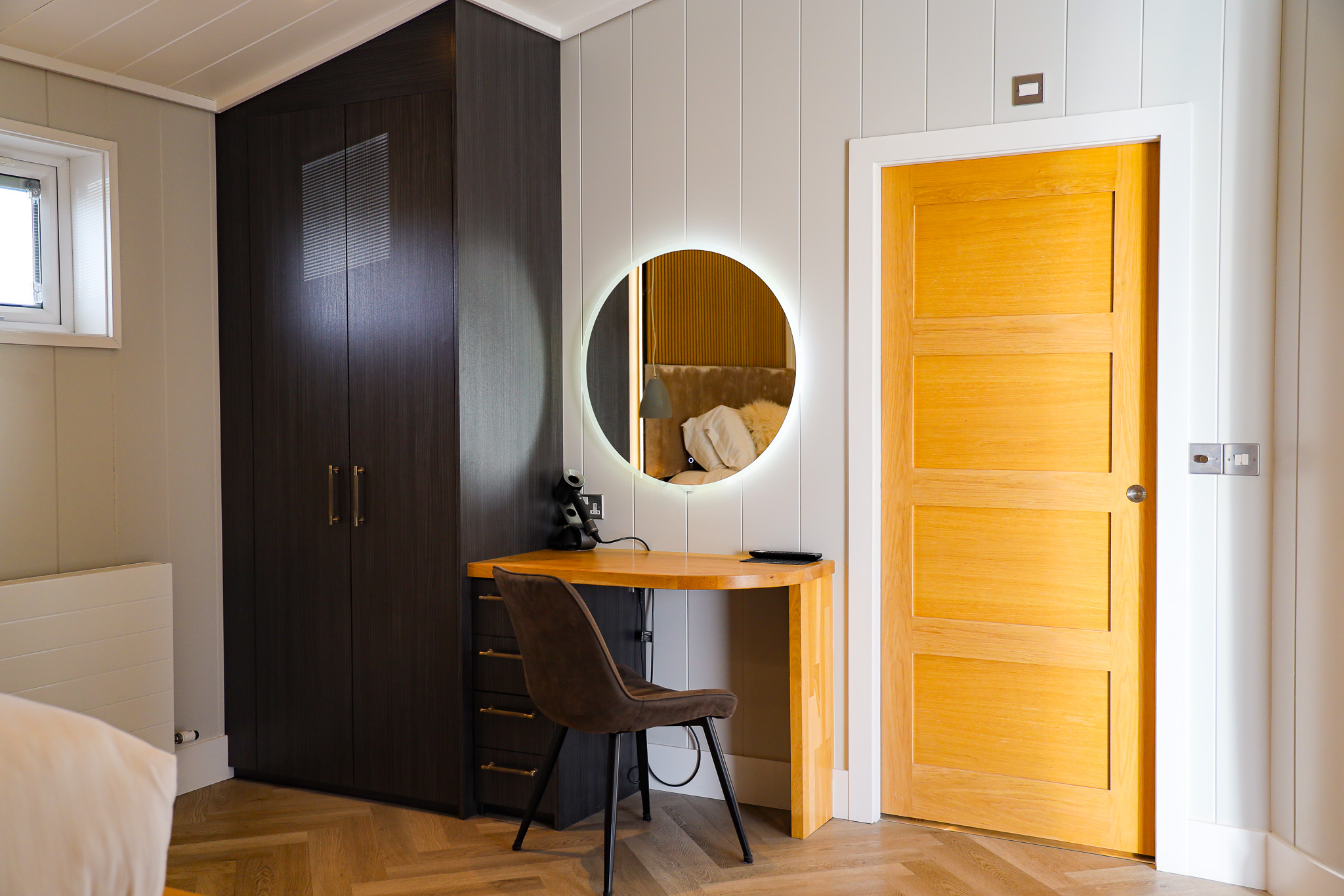 Sheraton 21 Dresser
